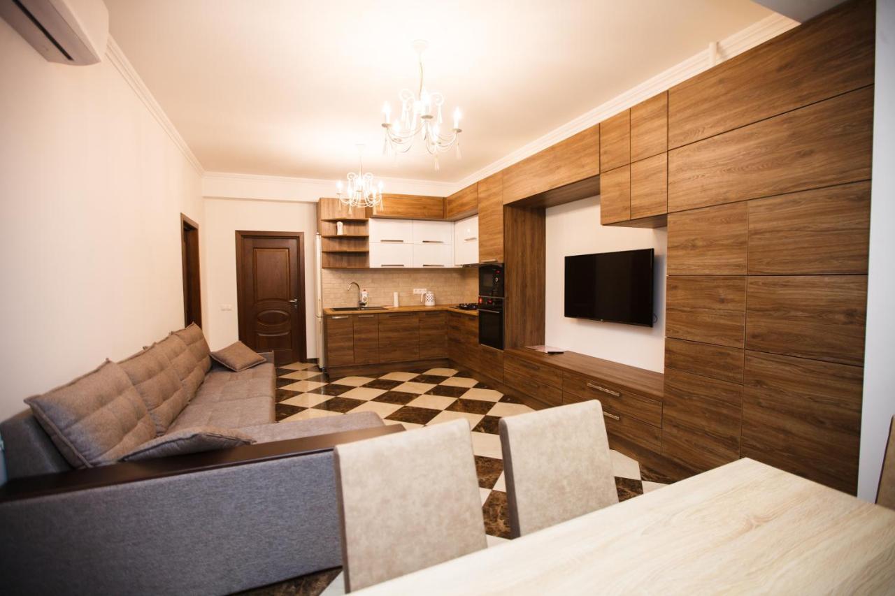 Main Street Sky House Apartments تشيسيناو المظهر الخارجي الصورة