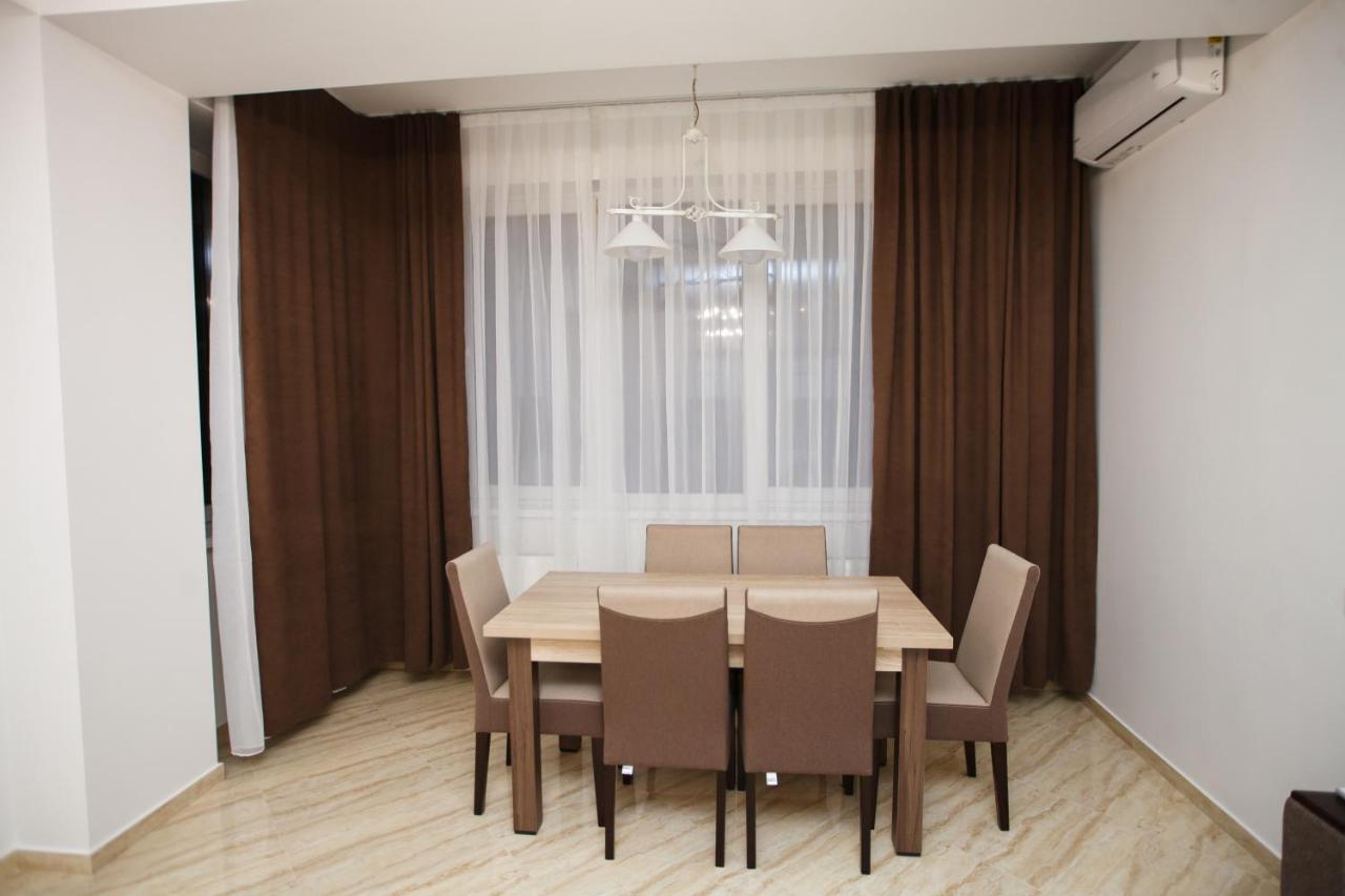 Main Street Sky House Apartments تشيسيناو المظهر الخارجي الصورة