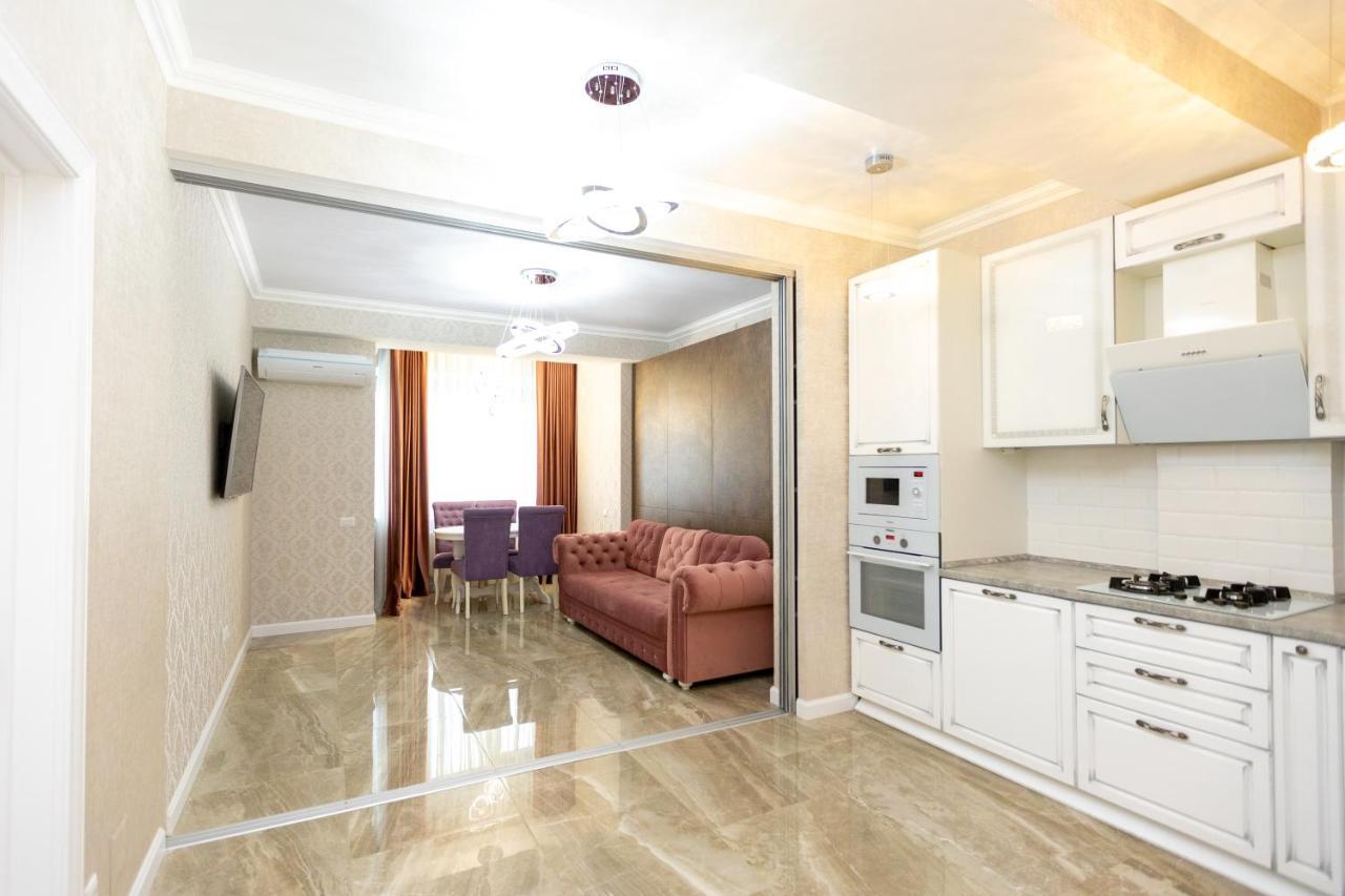 Main Street Sky House Apartments تشيسيناو المظهر الخارجي الصورة